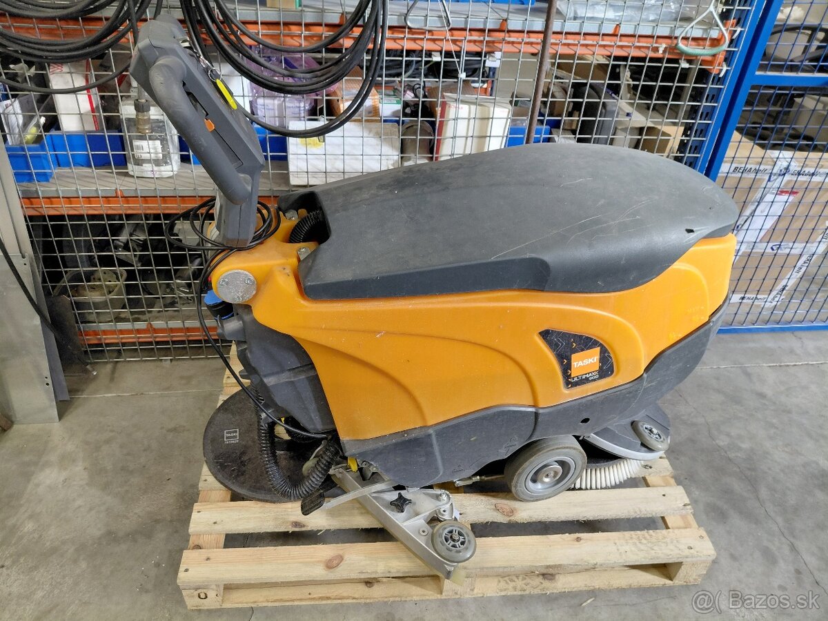 Podlahový čistiaci stroj Diversey - 2