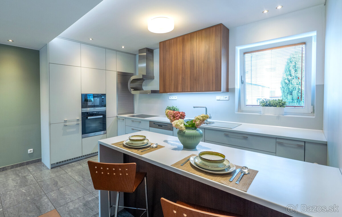 Exkluzívne na PREDAJ: Priestranný 4-podlažný rodinný dom (18 - 2