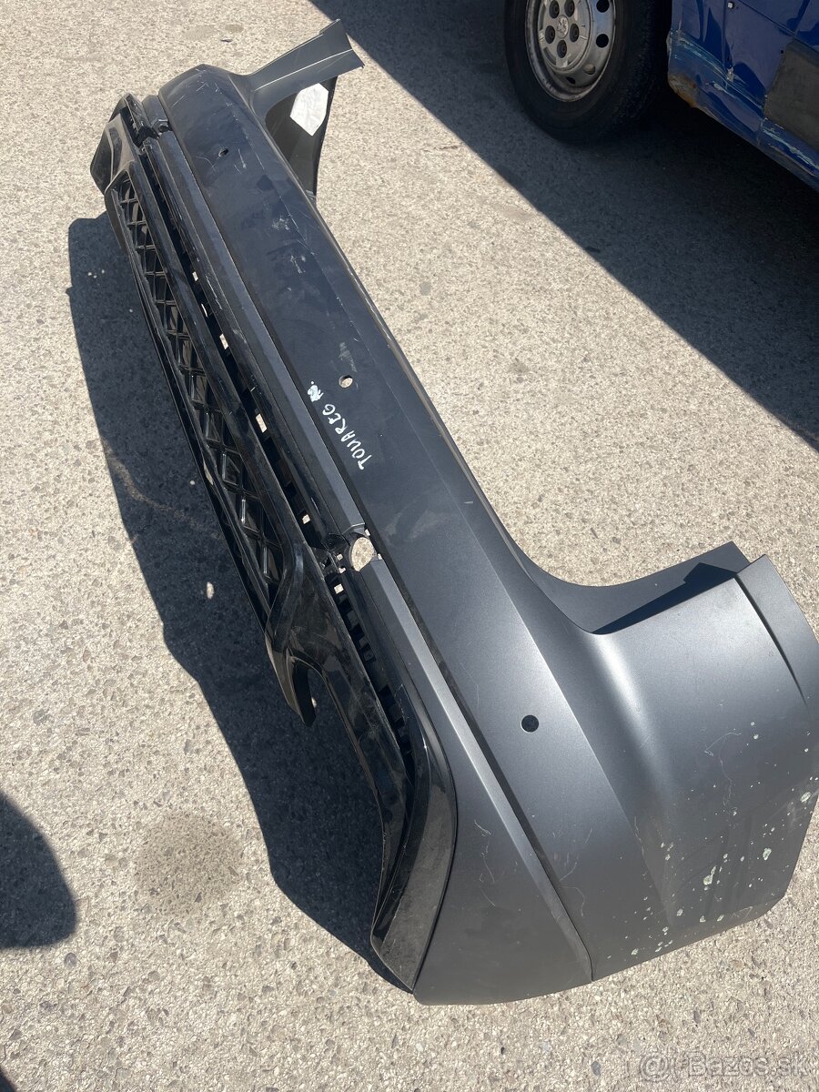 Volkswagen Touareg 760 807 421 naraznik zadný - 2