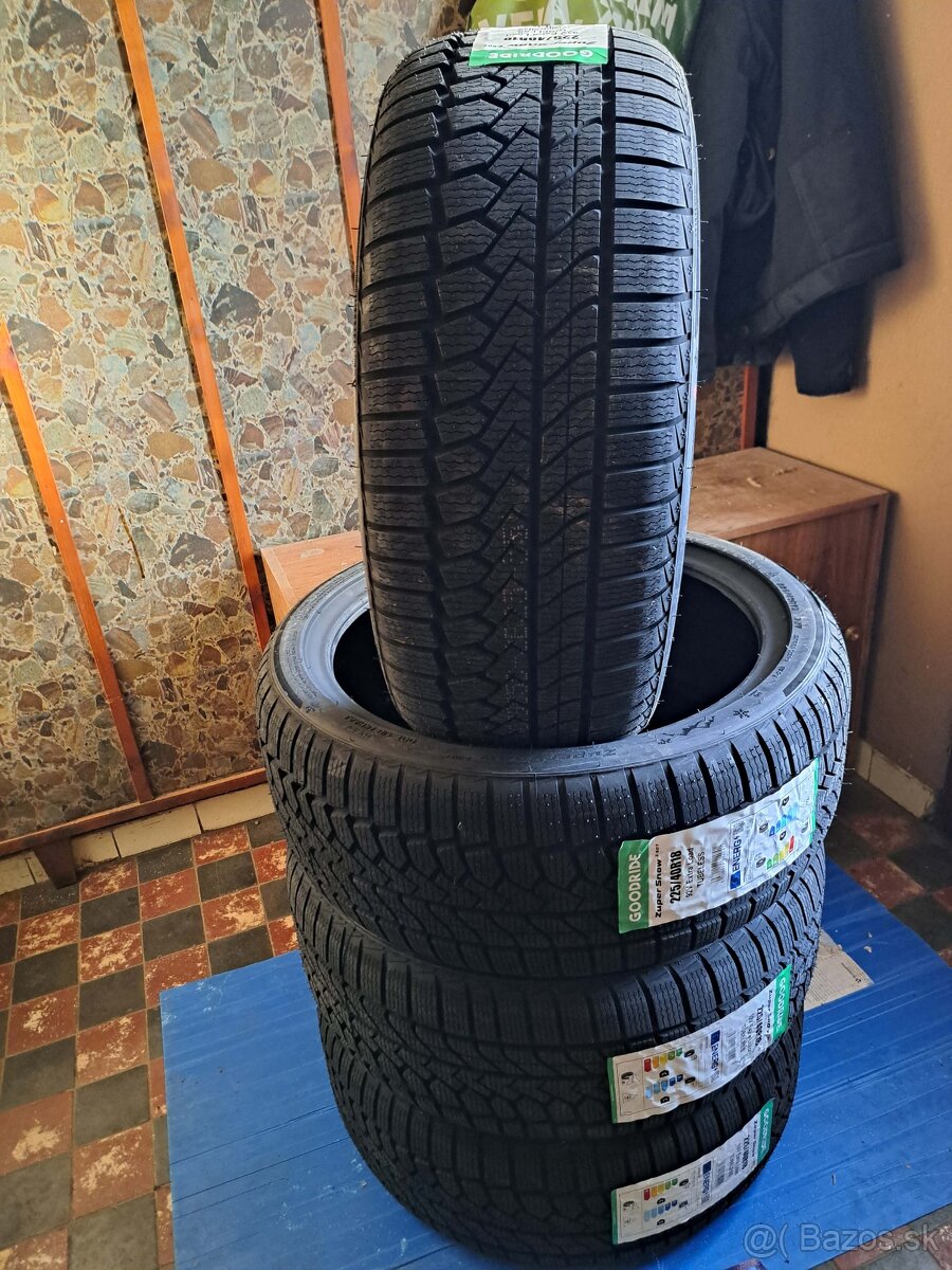 225/40 R18 GoodRide zimne novy - 2