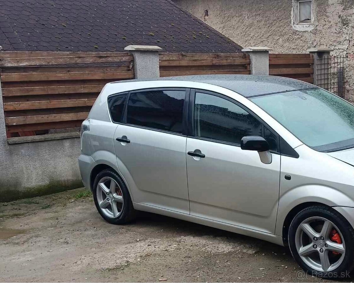 Toyota corolla verso 2007 2.2 d-4d 130kw 7miestne - 2