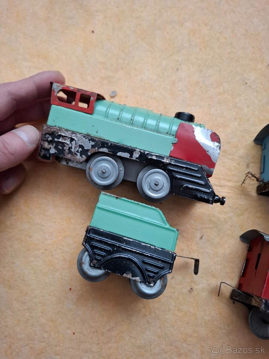 Stará kovová hračka - vláčik Igra - 2