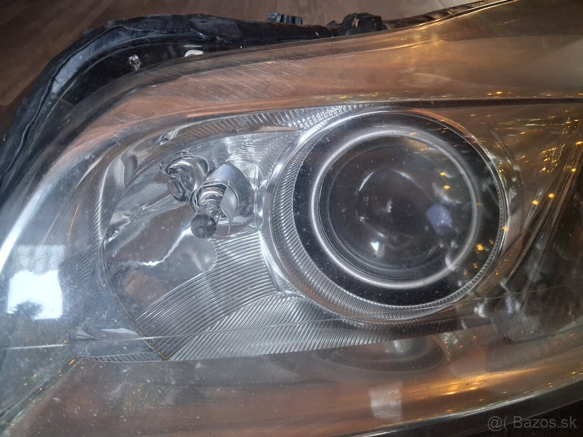 Predam xenon svetlo opel insignia - 2