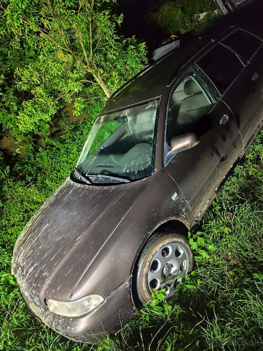 Rozpredám Audi A4 b5 combi Sline - 2