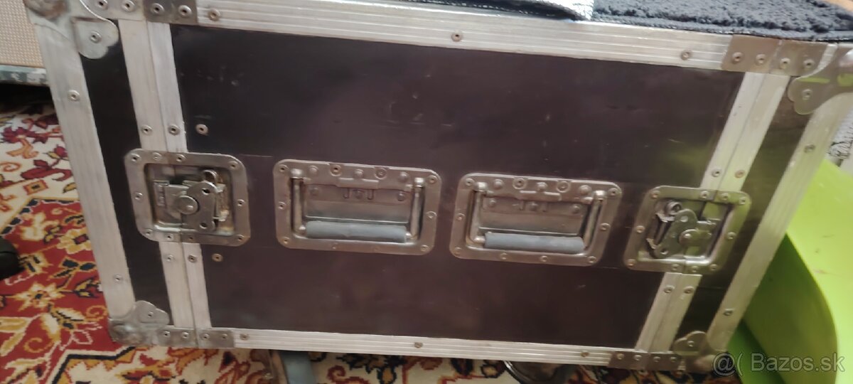 Predám rack 8U - 2