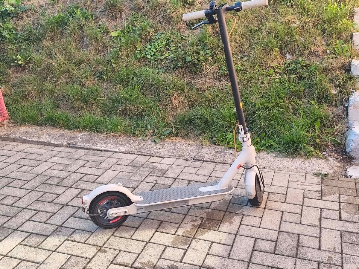Xiaomi Mi Electric Scooter 3 - 2