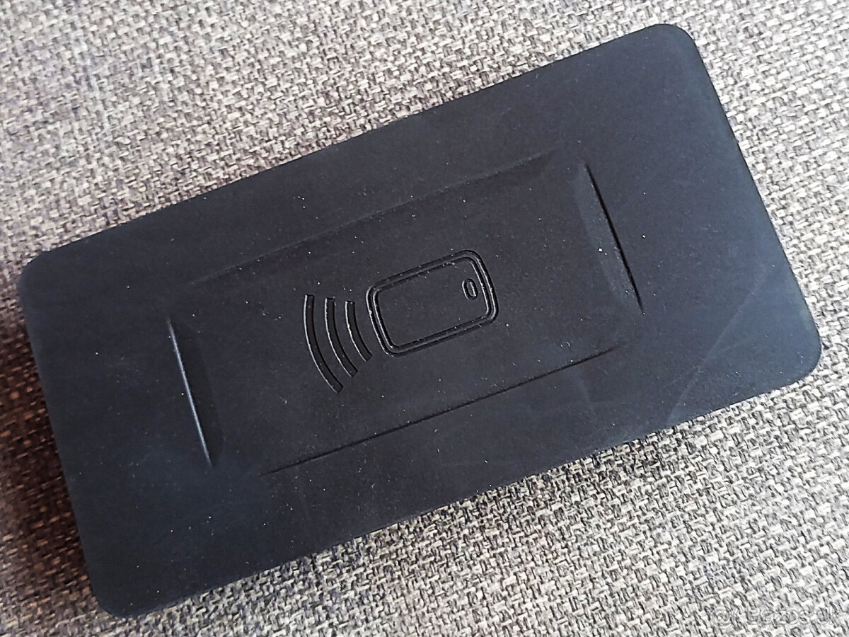 odkladacia priehradka s NFC na BMW - 2