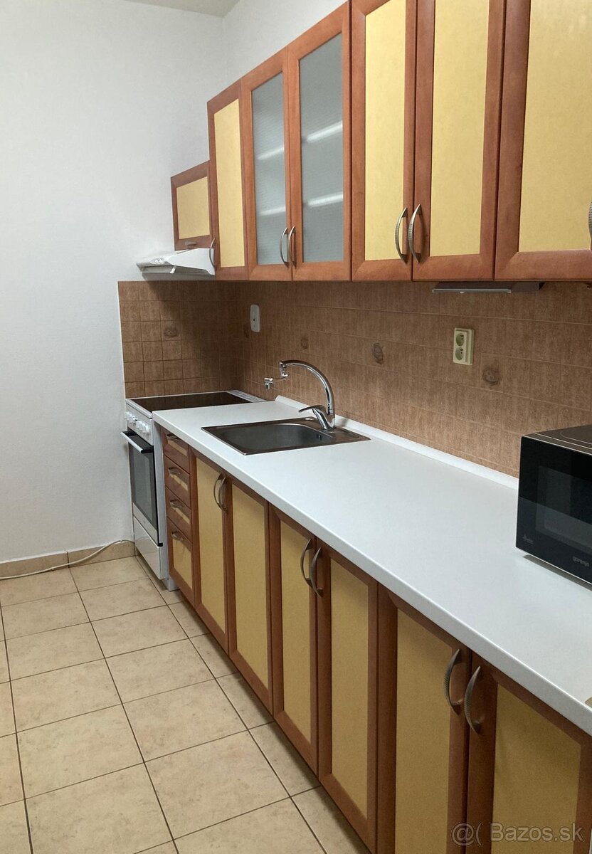 1-izbovy byt na prenajom v centre Púchova - 2