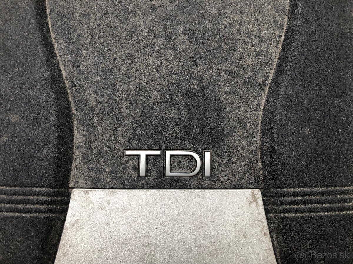 AUDI Q7 - Kryt motora 4.2 TDI V8 - 2