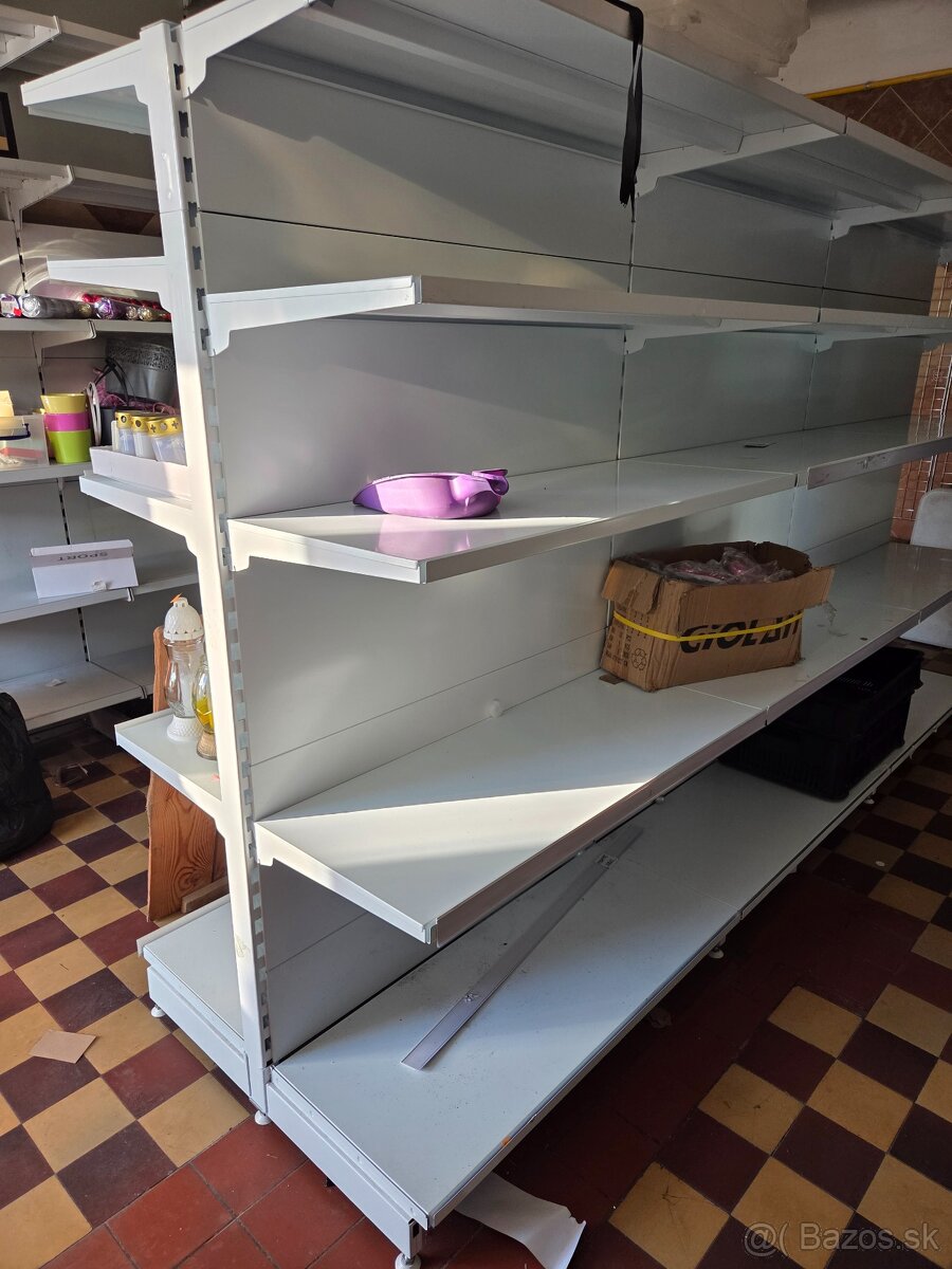 Obojstranný kovovy regal - 2