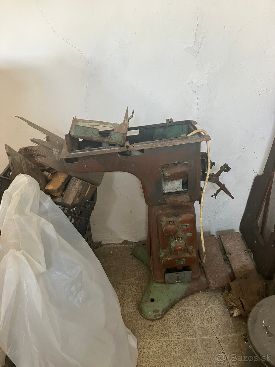 Priemyselný šijací stroj MINERVA - 2