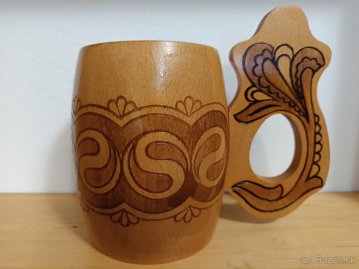 Staré drevené črpaky v dobrom stave - 2