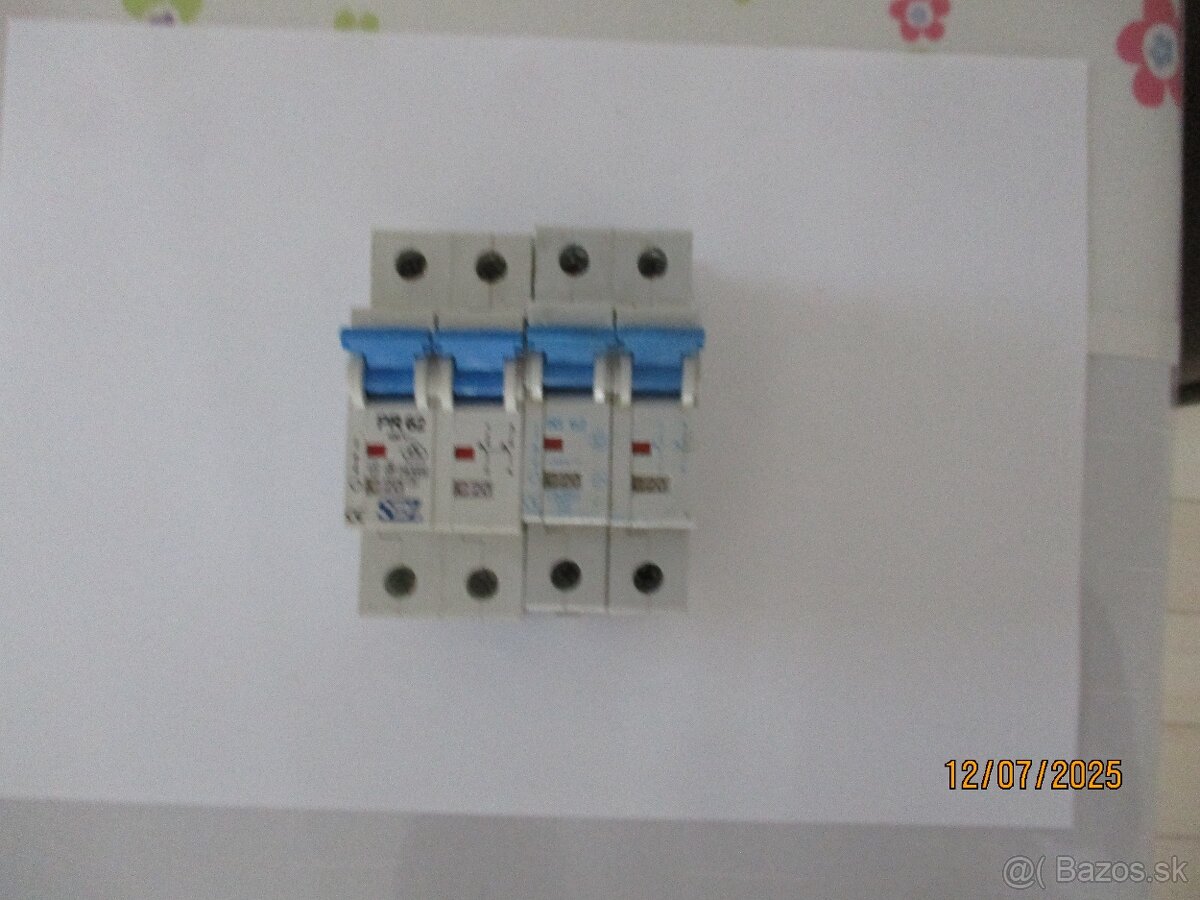 Predám jednopolové ističe 55ks - 2