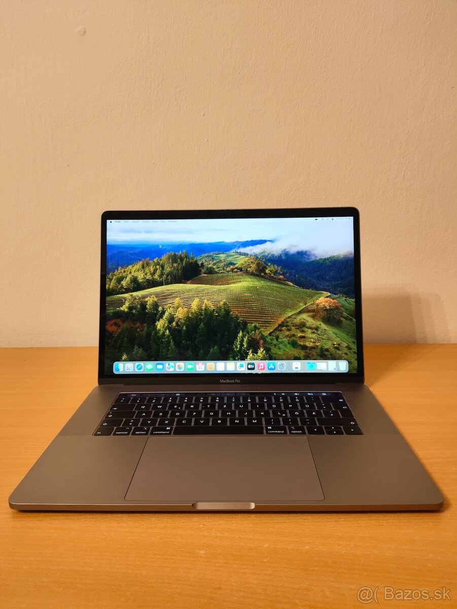 MacBook Pro 15 2019 | i7 • 16GB • 256GB SSD - 2