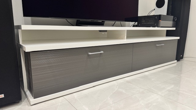 skrinka pod TV - 2