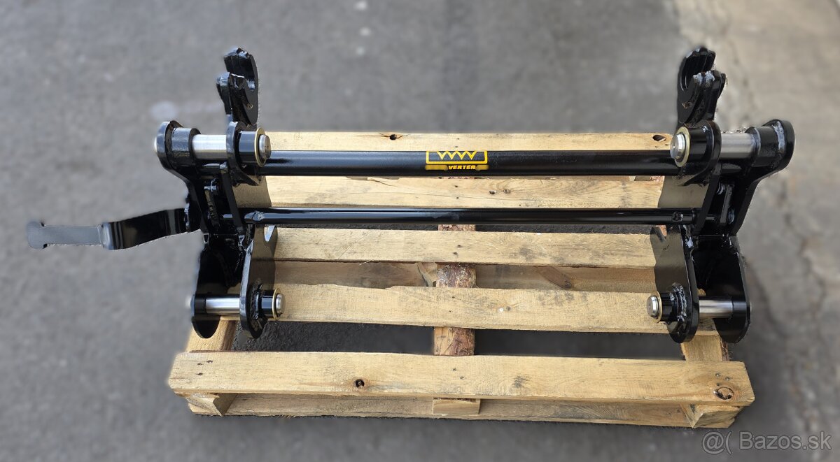 rýchloupínač a paletovacie vidly na traktorbáger komatsu WB - 2