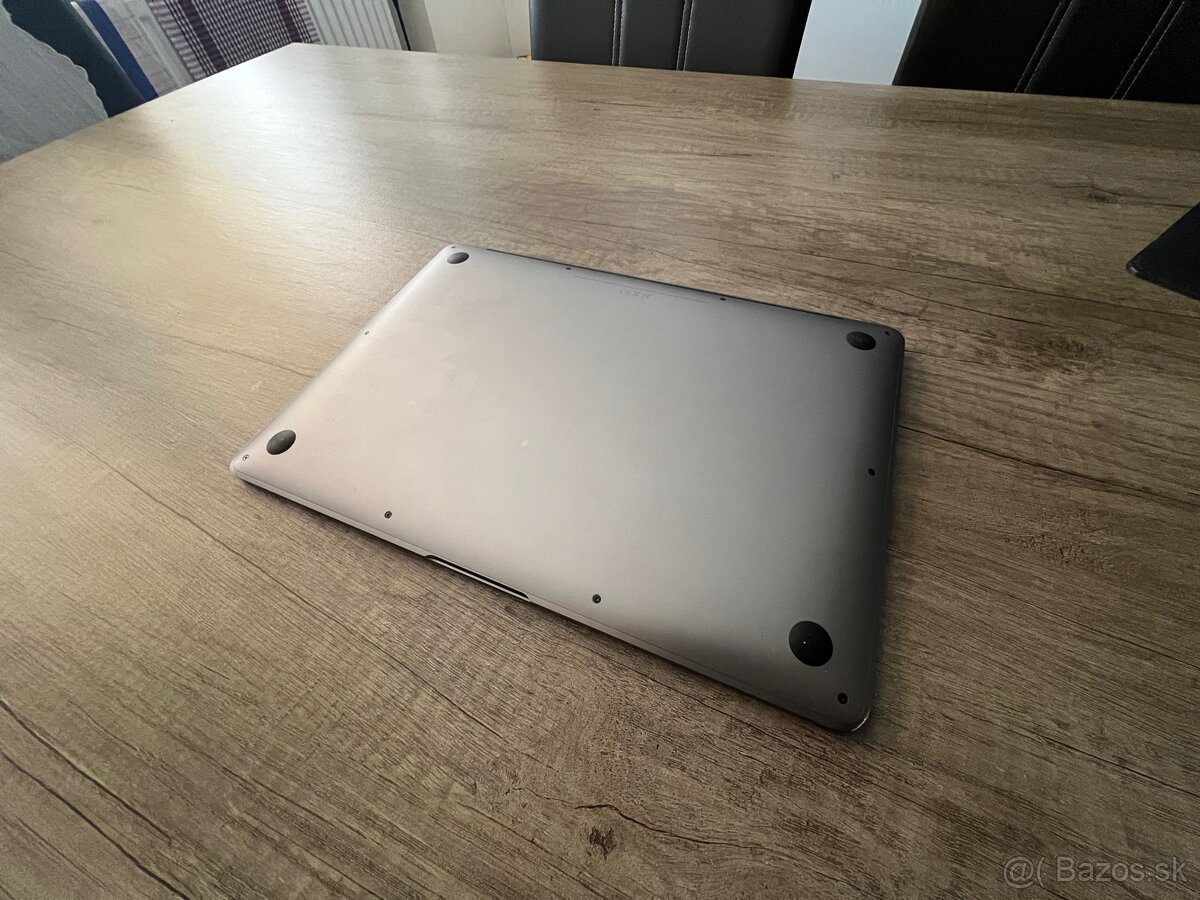 Macbook Air 13" M1 Strieborný SK - 2