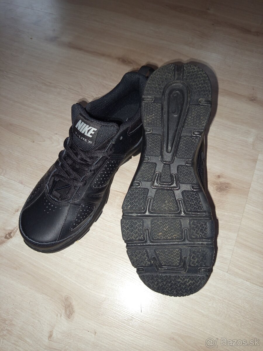Nike T-LITE Xl - 2