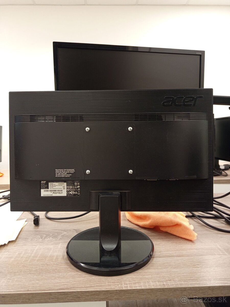 Monitor Acer V226HQL - 1x vzadu jemne prasknutý - 2