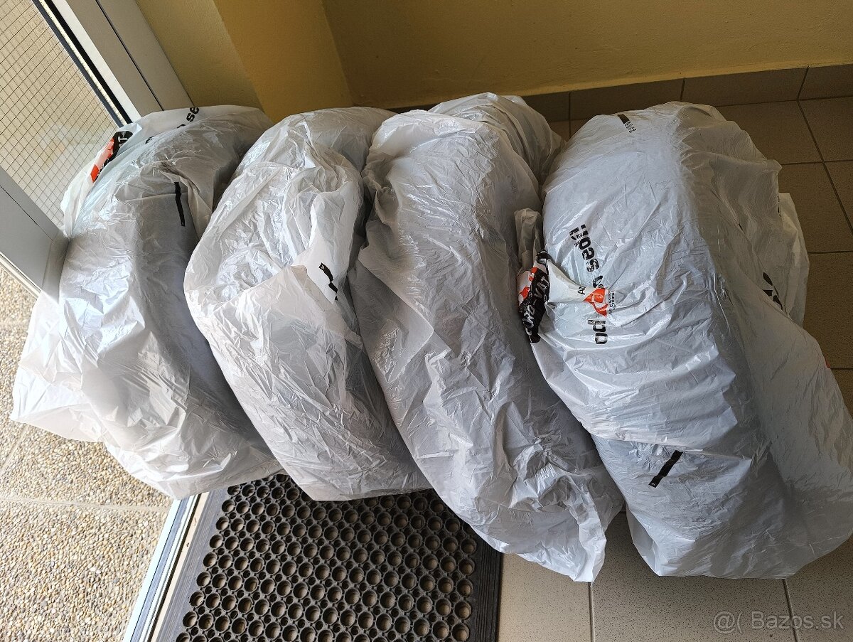 Elektróny obuté na celkom nových letných pneu - 2