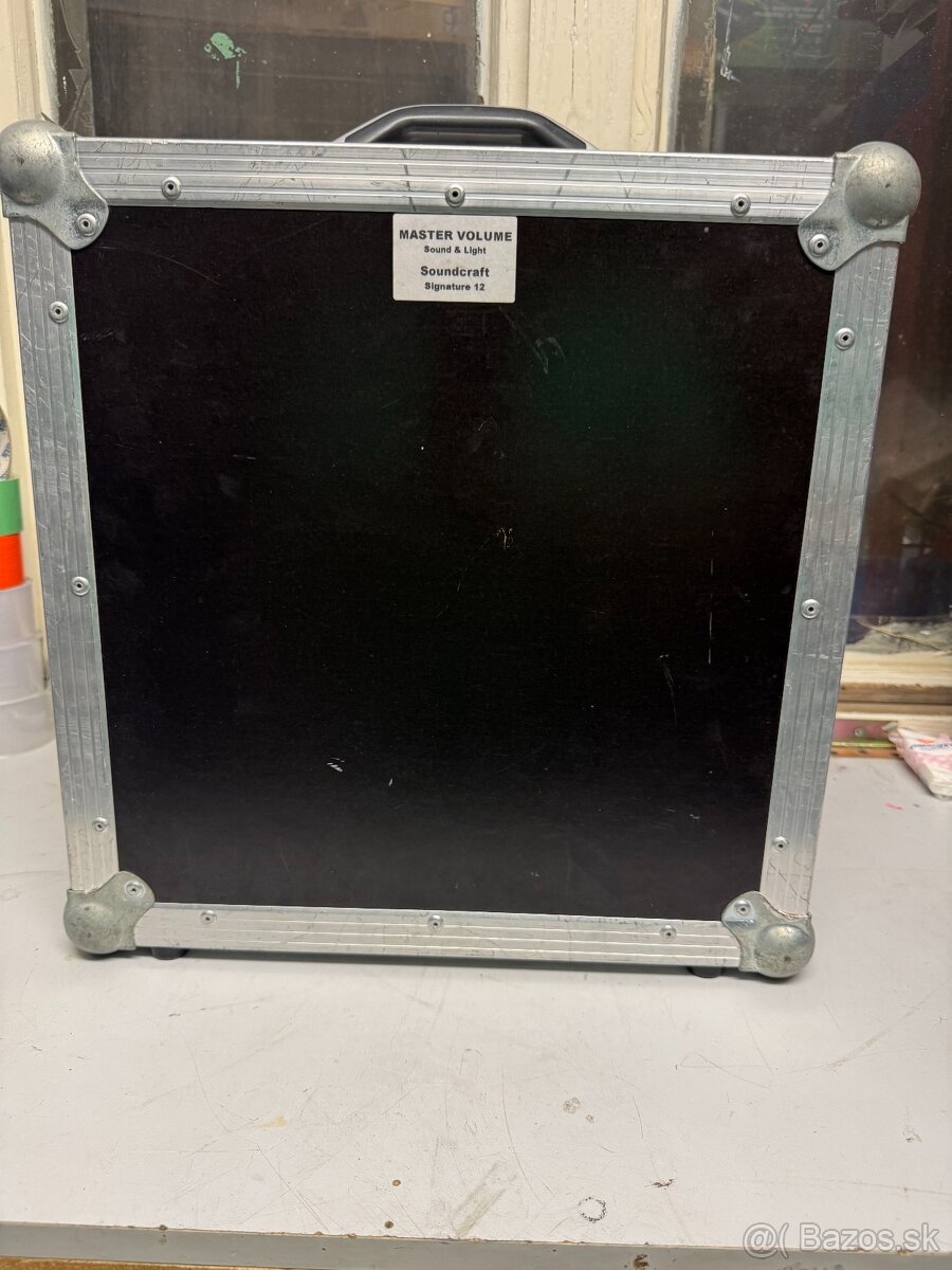 Predám Soundcraft Signature 12 s CASE - 2