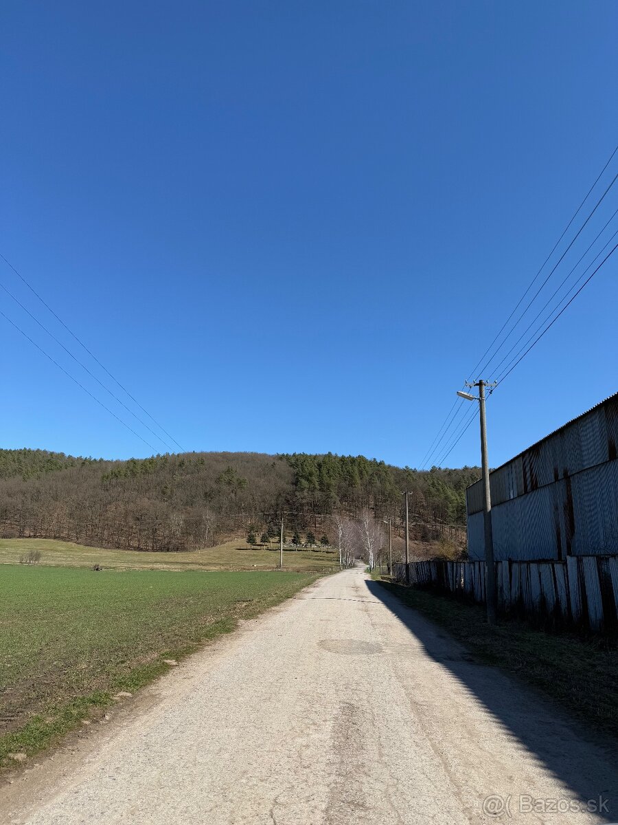 Predaj pozemoku v obci Hronsek 2700 m2 - 2