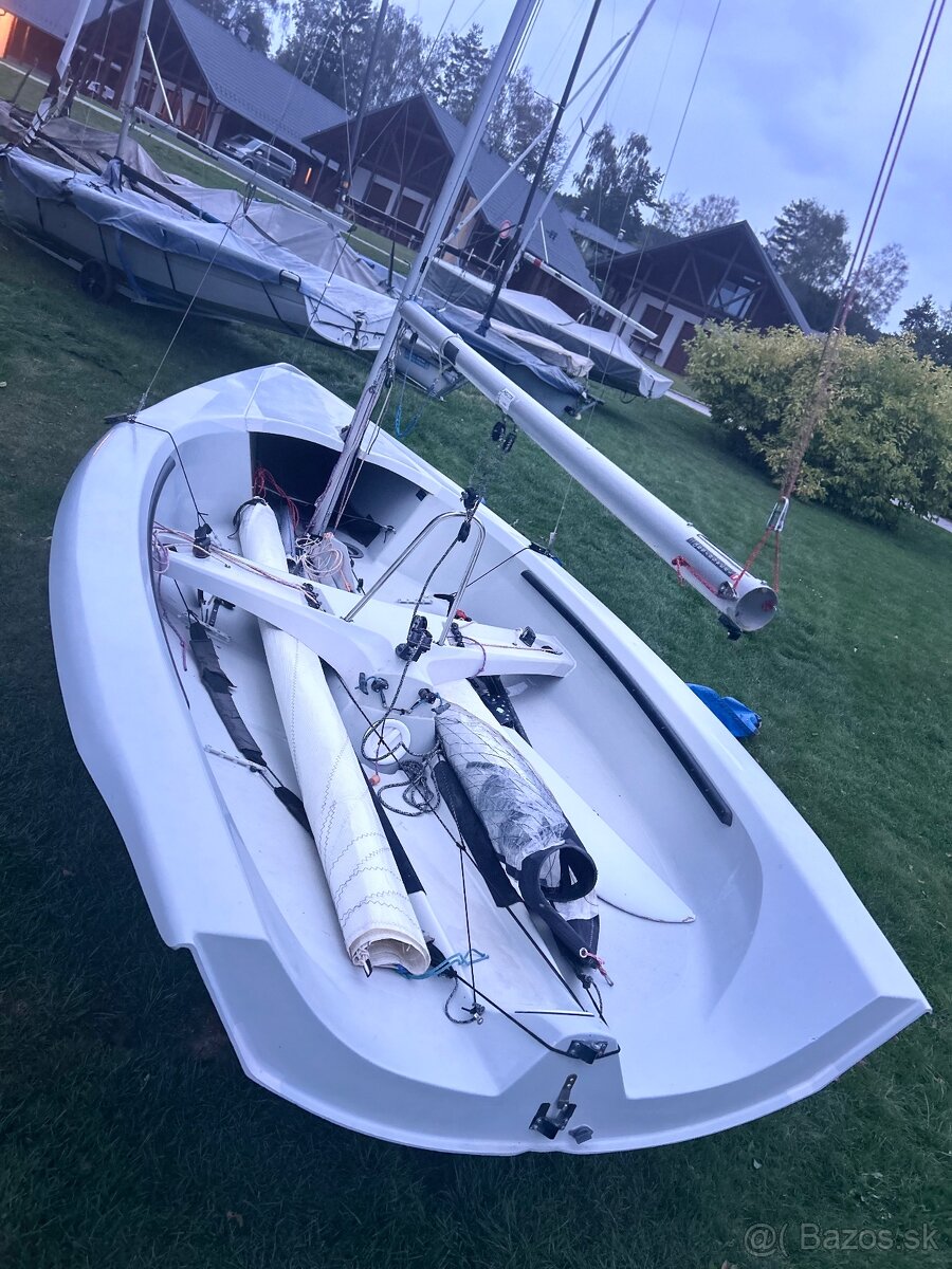 Plachetnica RS400 - 2