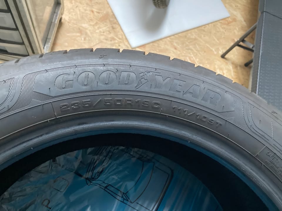Letní pneu GOODYEAR 235/50 R 19 C - 2