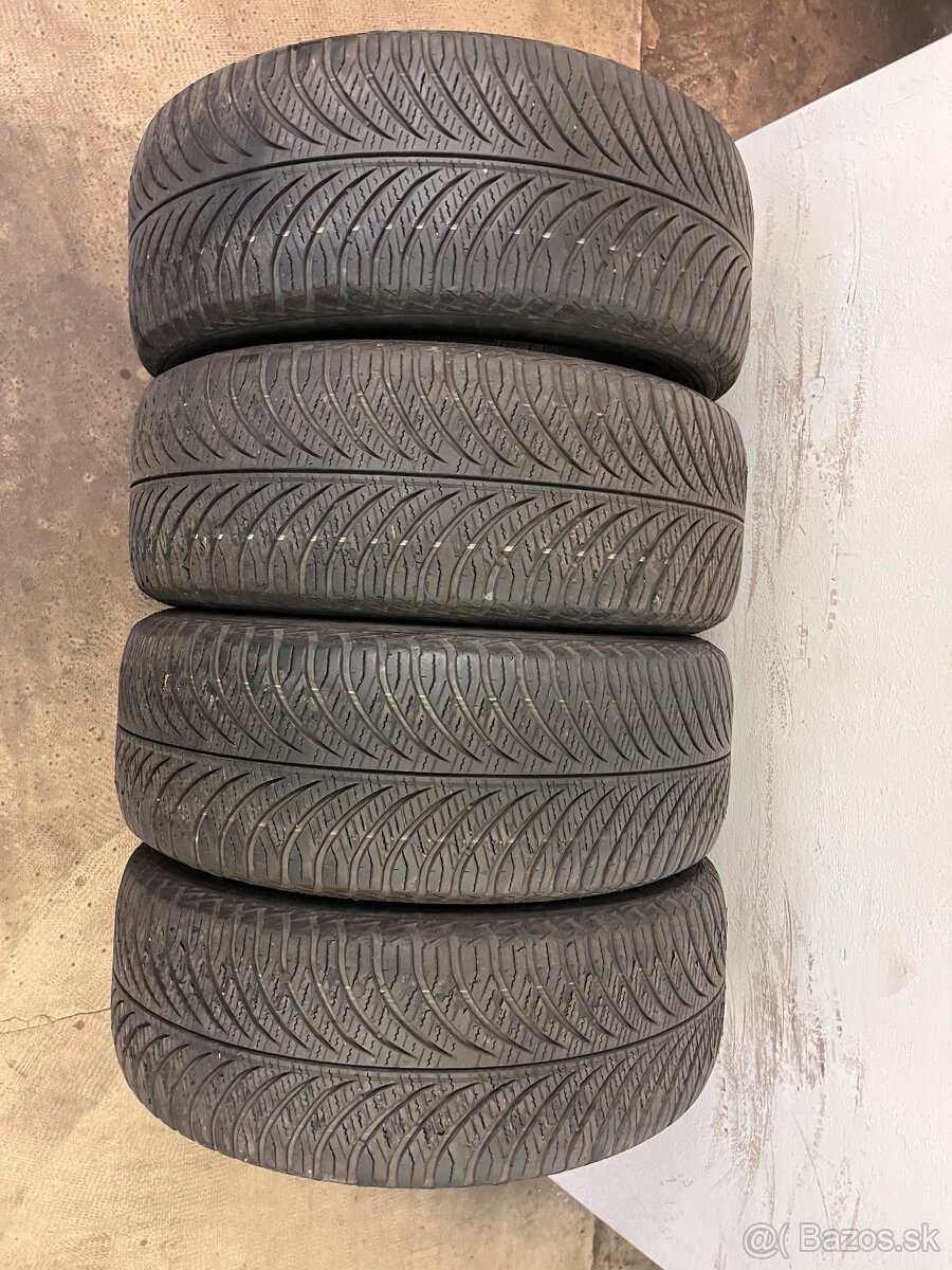 215/55R17 Good year celoročné - 2
