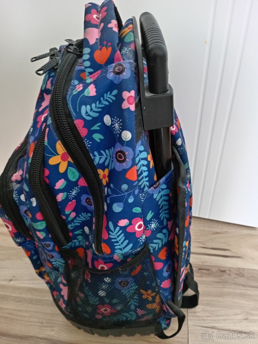 Predám športový/školský batoh na kolieskach - 2