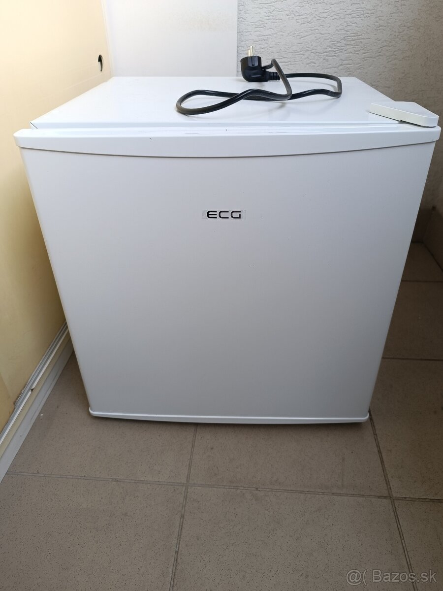 Ponúkam malú chladničku - 2