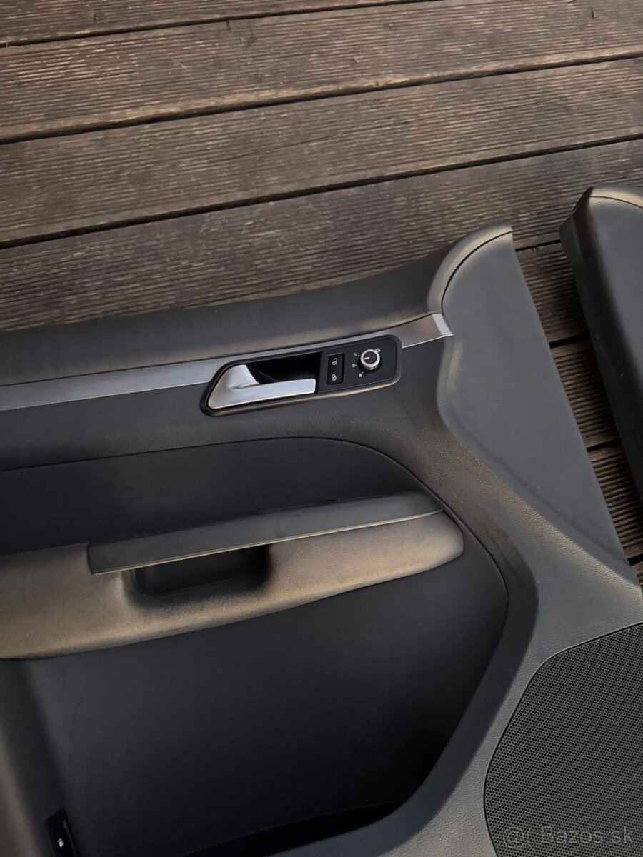 Tapacíre na VW Touran II - 2