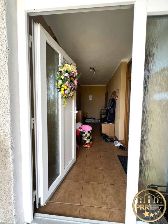 ZNÍŽENÁ CENA Pekný čiastočne prerobený rod.dom, V. Ch - 2