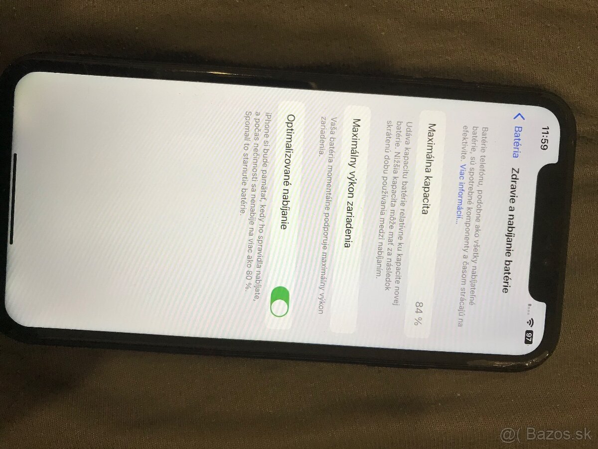 iPhone XR 64 gb v zachovalom stave batéria 84% - 2