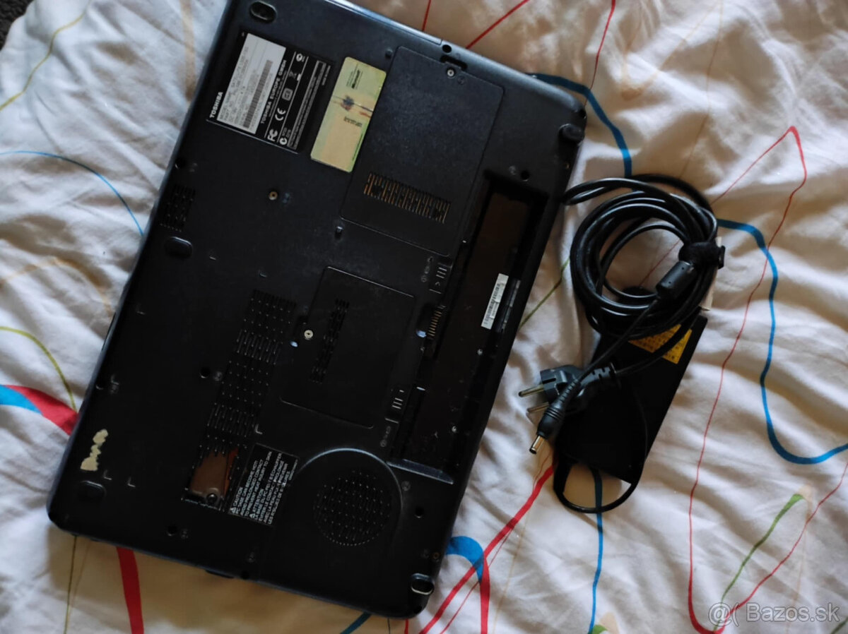 TOSHIBA Satellite L505-13G - 2