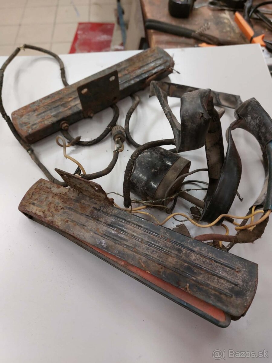 Mávatka / výklopné smerovky PAL PRAGA TATRA ŠKODA 2ks - 2