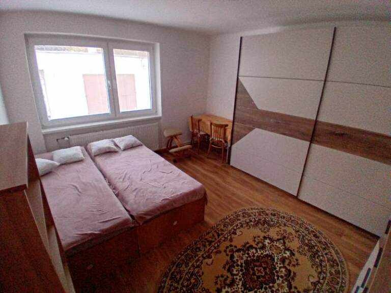 Prenájmem 3-izbový byt v centre Levíc - 2