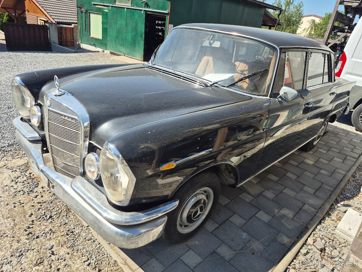 Mercedes W110 190D rok1977 - 2