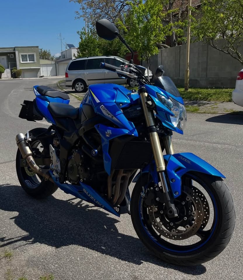 Suzuki GSR 750 - 2
