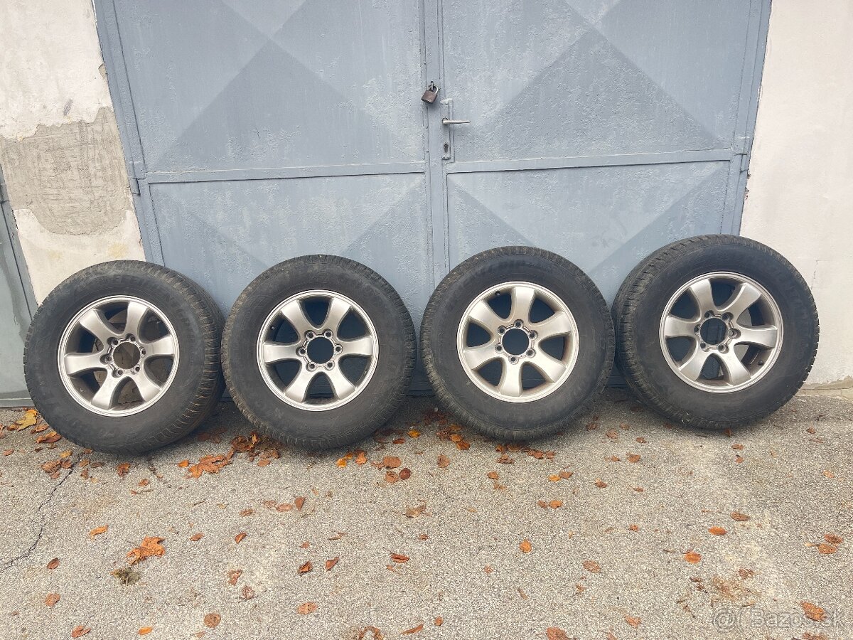 Predam 4ks Toyota Land Cruiser kolesa 265/65 R17 +Good Year