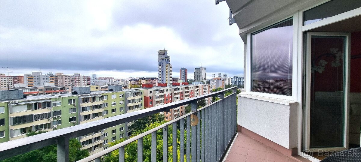 PEKNÝ KLIMATIZOVANÝ 2i. BYT 55 m2 S PARKOVANÍM V BRATISLAVE. - 2