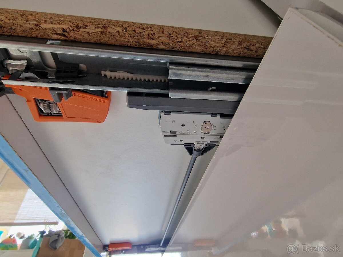 Komoda, biela, leskla - 2