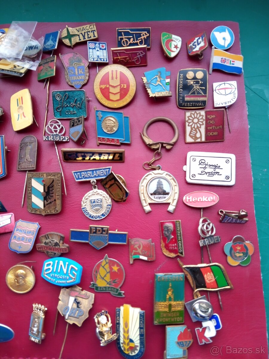 Rôzne odznaky v celku. - 2