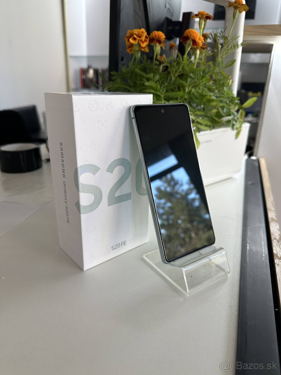 Samsung Galaxy S20 FE - 2