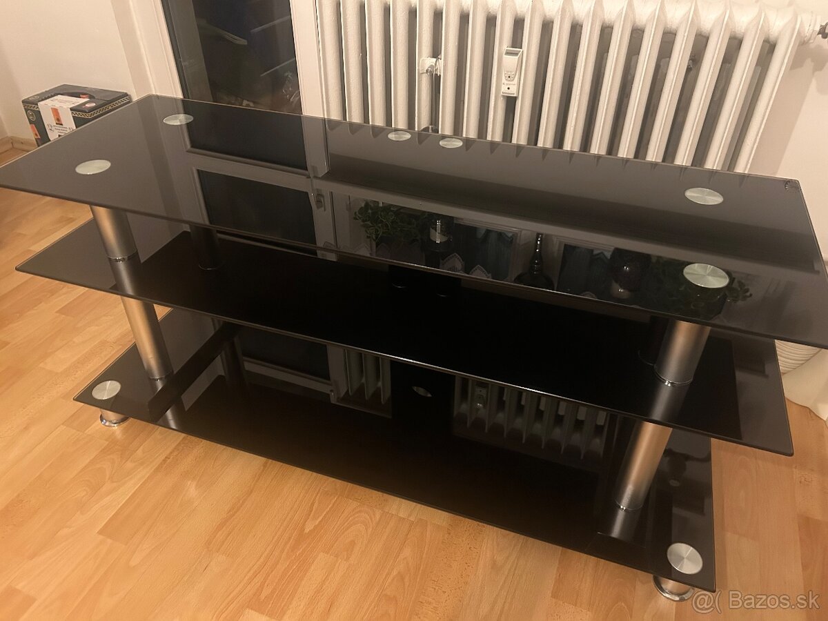 Skrinka pod televízor - 2