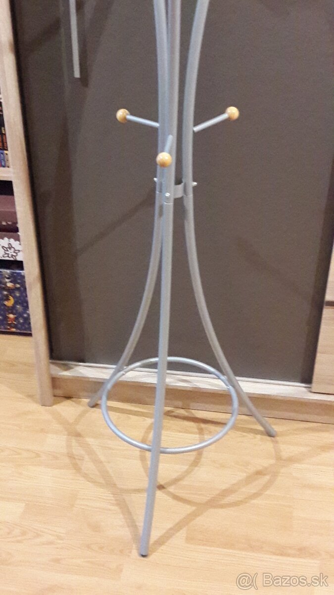 Stojanový vešiak kov - drevo - 2