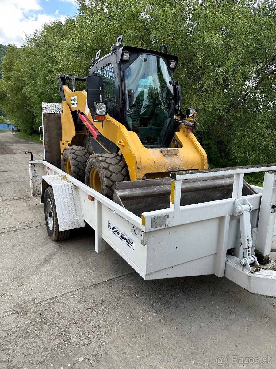 Šmykom riadený nakladač Caterpillar 262C - 2