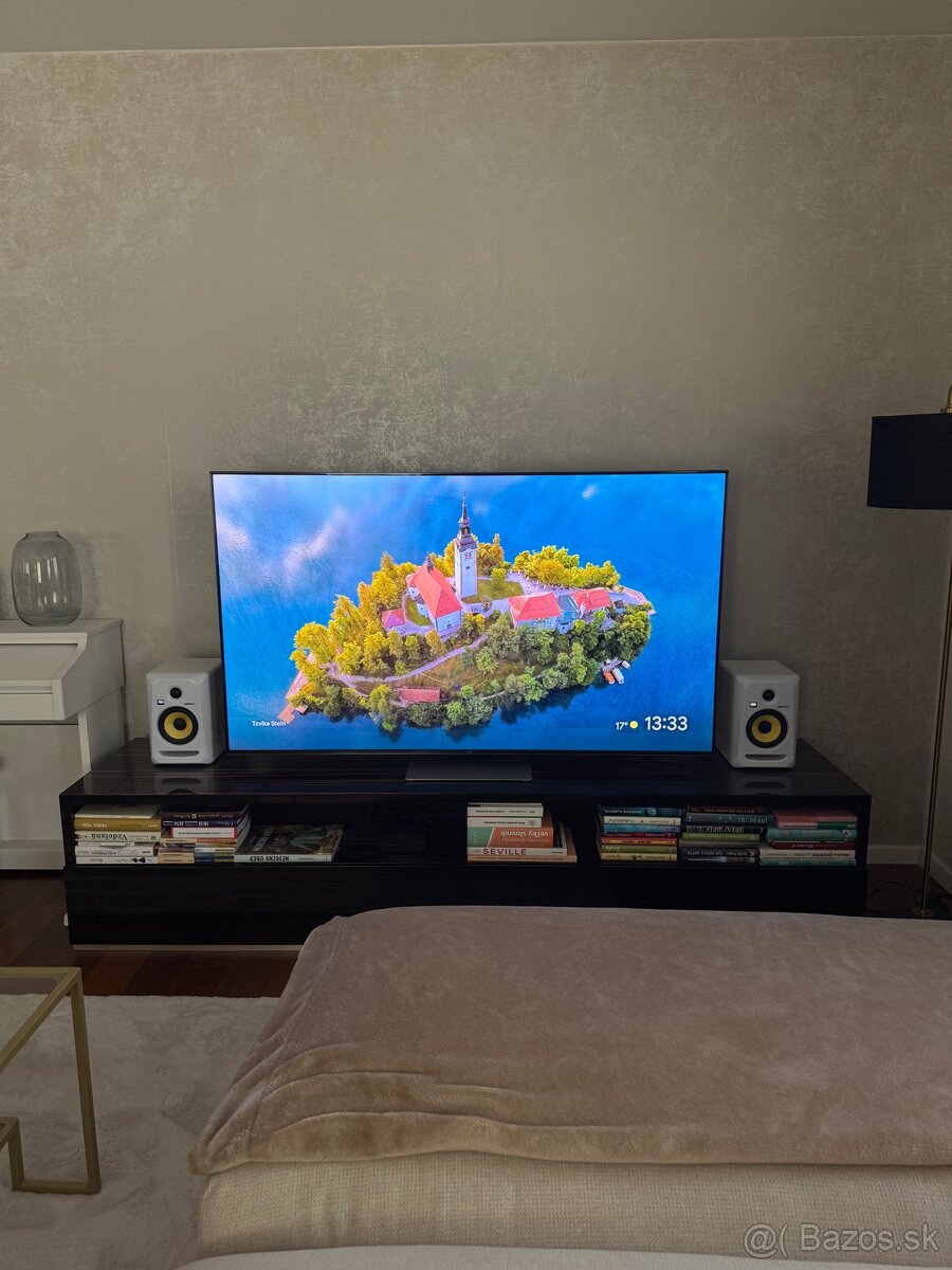 Komoda / Stolík pod TV - 2