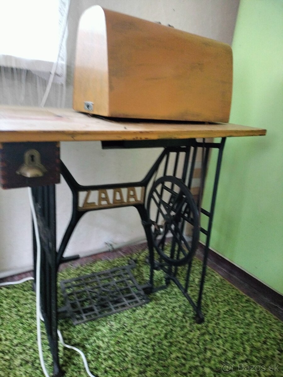 Predám šijací stroj lada - 2