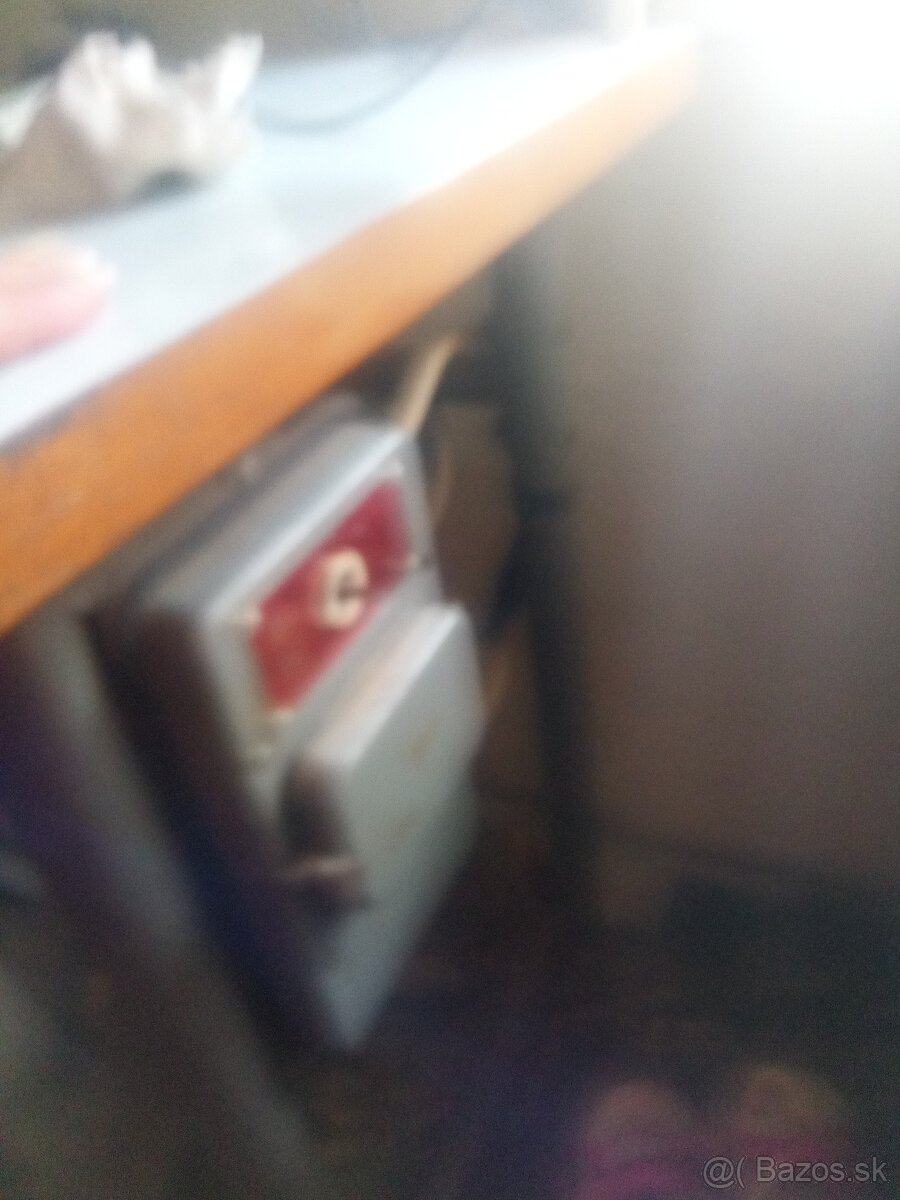 Predám 5 nitmy priemyselný šiaci stroj - 2